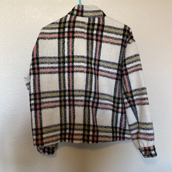 Plaid jacket slightly cropped size large - Picture 4 of 5